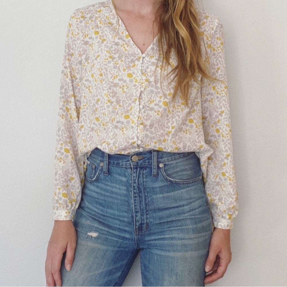 NWT Rachel Zoe work or casual blouse! Yellow florals, size medium, buttondown, M